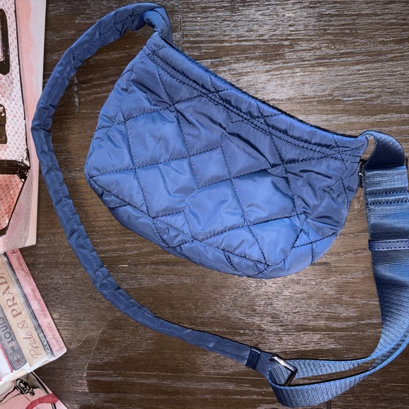 Marc Jacobs Quilted Navy Utility Messenger Bag with Adjustable straps - Picture 6 of 9